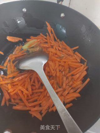 炒糯米饭。的做法步骤：7