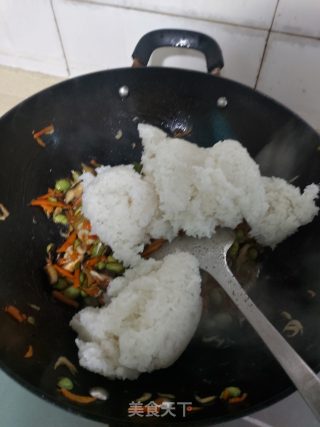 炒糯米饭。的做法步骤：11