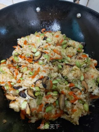 炒糯米饭。的做法步骤：12