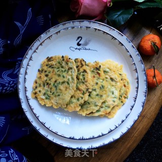 蛋香槐花饼的做法步骤：10