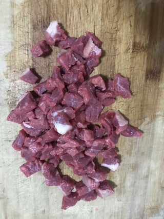 牛肉盖饭的做法步骤：1