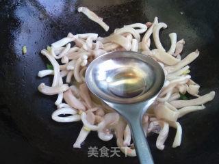 鱿鱼炒胡萝卜的做法步骤：6