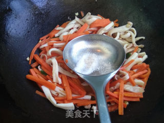 鱿鱼炒胡萝卜的做法步骤：8
