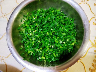 全麦韭菜鸡蛋蒸饺的做法步骤：2