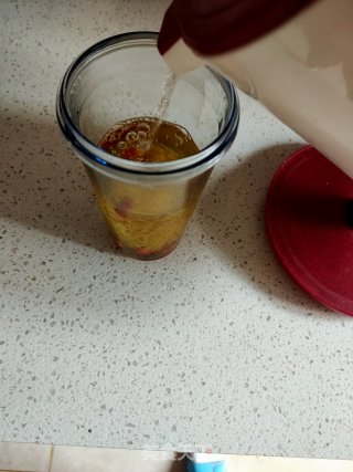 枸杞菊花茶的做法步骤：3