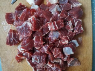 红烧牛肉面的做法步骤：1