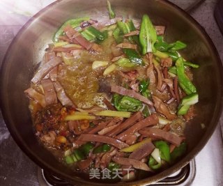 青椒鱿鱼干的做法步骤：5