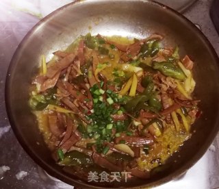青椒鱿鱼干的做法步骤：6