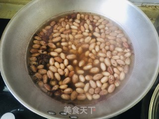 当花生遇到芹菜的做法步骤：2