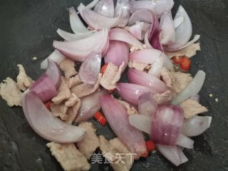 洋葱炒肉的做法步骤：6