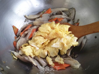 凤尾蘑炒鸡蛋的做法步骤：6