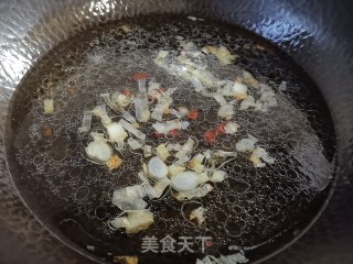 应季快手汤~菠菜鸡蛋粉丝汤的做法步骤：2