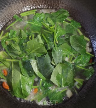 应季快手汤~菠菜鸡蛋粉丝汤的做法步骤：5