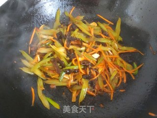 鱼香芹菜的做法步骤：9