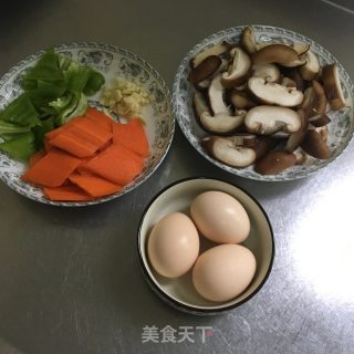 香菇荷包蛋的做法步骤：1