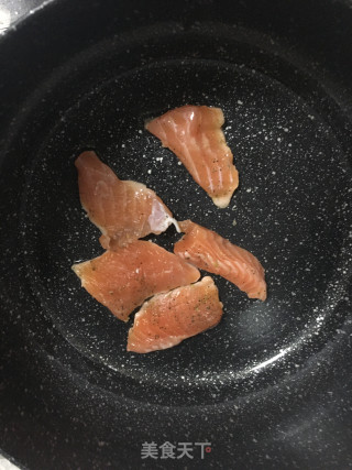 香煎三文鱼的做法步骤：5