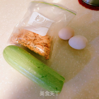 西葫芦虾皮蛋饼的做法步骤：1