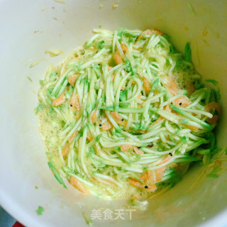 西葫芦虾皮蛋饼的做法步骤：7