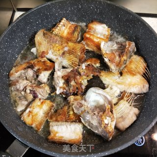 胡萝卜玉米笋鱼头汤的做法步骤：5