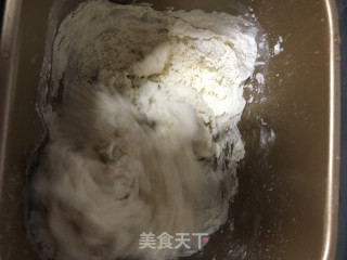 黑芝麻糖三角的做法步骤：1