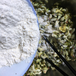 蒜香槐花麦饭的做法步骤：3