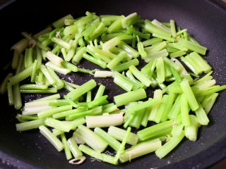 芹菜土豆条的做法步骤：5
