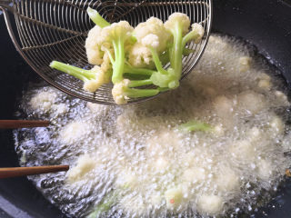 爆炒花菜的做法步骤：3