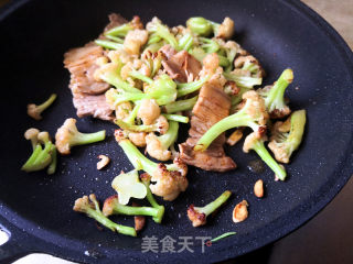 爆炒花菜的做法步骤：7