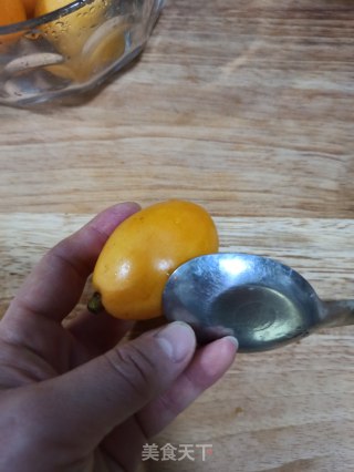 糖水枇杷的做法步骤：2