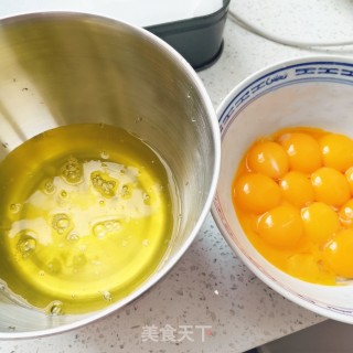 古早蛋糕的做法步骤：1