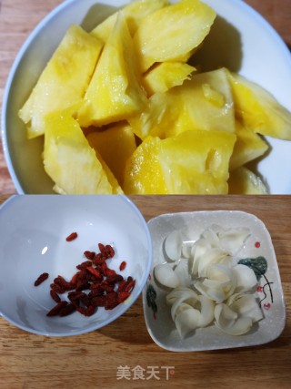 菠萝百合糖水的做法步骤：3