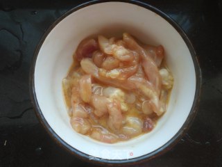 酱香鸡肉蟹味菇的做法步骤：2