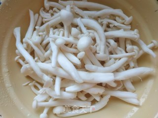 酱香鸡肉蟹味菇的做法步骤：3