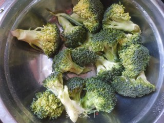 酱香鸡肉蟹味菇的做法步骤：4