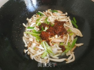 酱香鸡肉蟹味菇的做法步骤：13