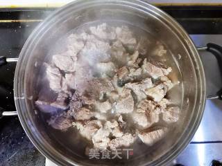 秘制红烧牛腩-走过路过不要错过的做法步骤：3