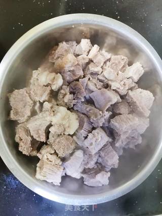 秘制红烧牛腩-走过路过不要错过的做法步骤：4