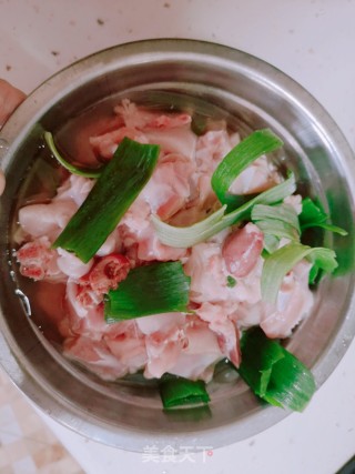 干煸兔的做法步骤：1
