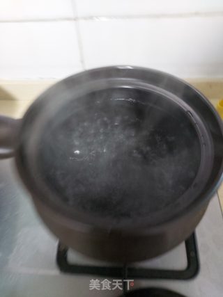 卤鸡爪的做法步骤：1