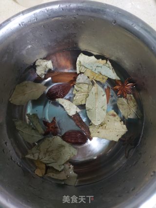 卤鸡爪的做法步骤：2