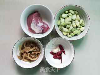 榨菜肉片炒蚕豆的做法步骤：1