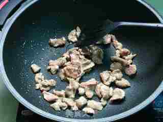 榨菜肉片炒蚕豆的做法步骤：6