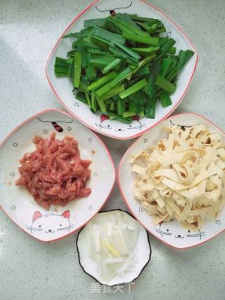 里脊干豆腐炒韭菜的做法步骤：4