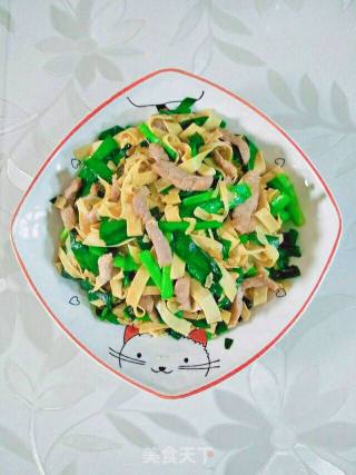 里脊干豆腐炒韭菜的做法步骤：6
