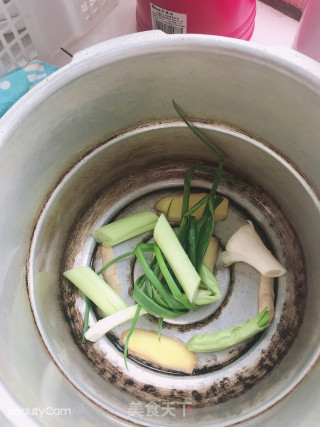 啤酒酱鸭腿的做法步骤：4