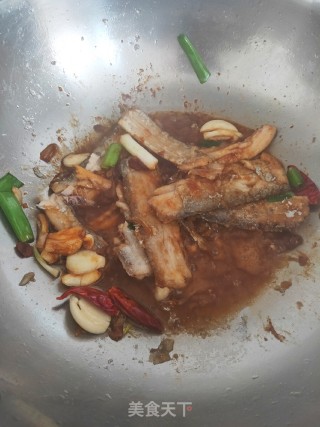 红烧带鱼（刀鱼）的做法步骤：5