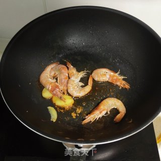鲜虾娃娃菜面的做法步骤：1