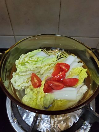 白菜鱼滑汤的做法步骤：4