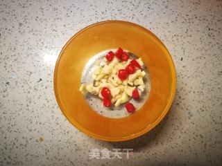 芹菜炒腐竹的做法步骤：2