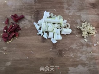 肉末辣椒藕丁的做法步骤：1